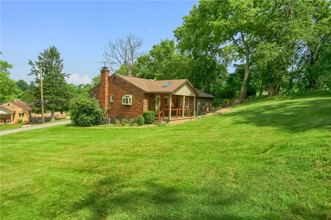 242 Churchill Rd