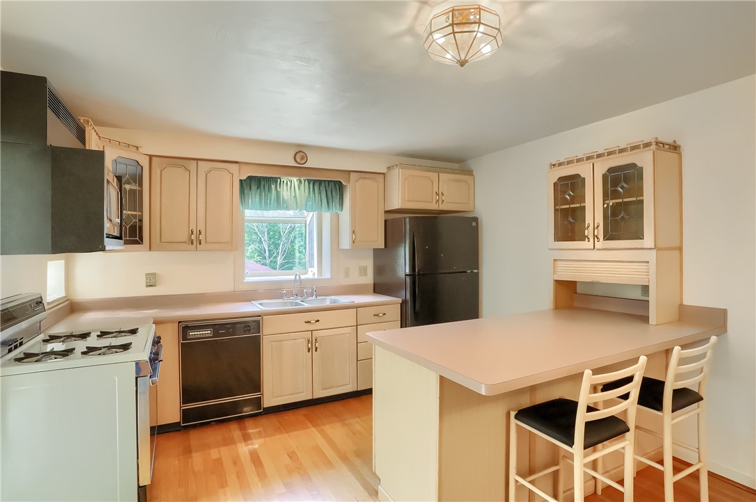 242 Churchill Rd