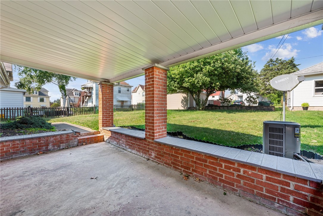 607 Mace St