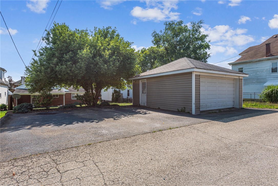 607 Mace St
