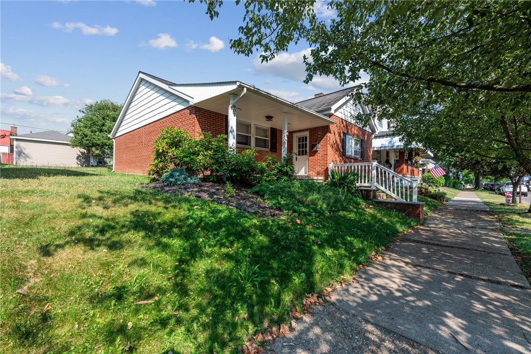 607 Mace St