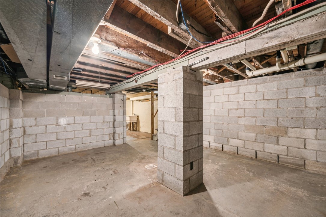 607 Mace St