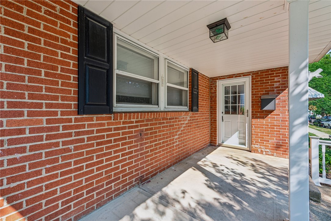 607 Mace St