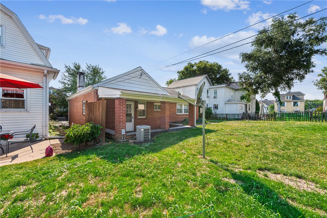 607 Mace St
