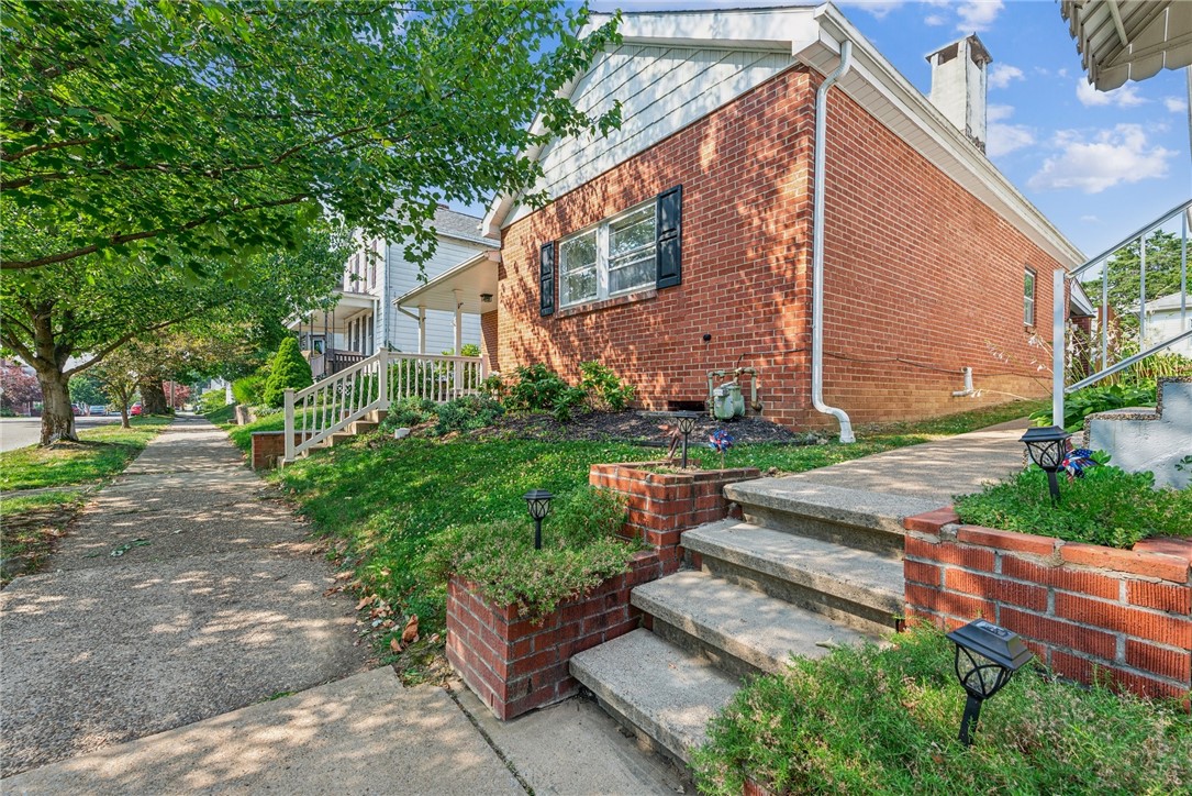 607 Mace St