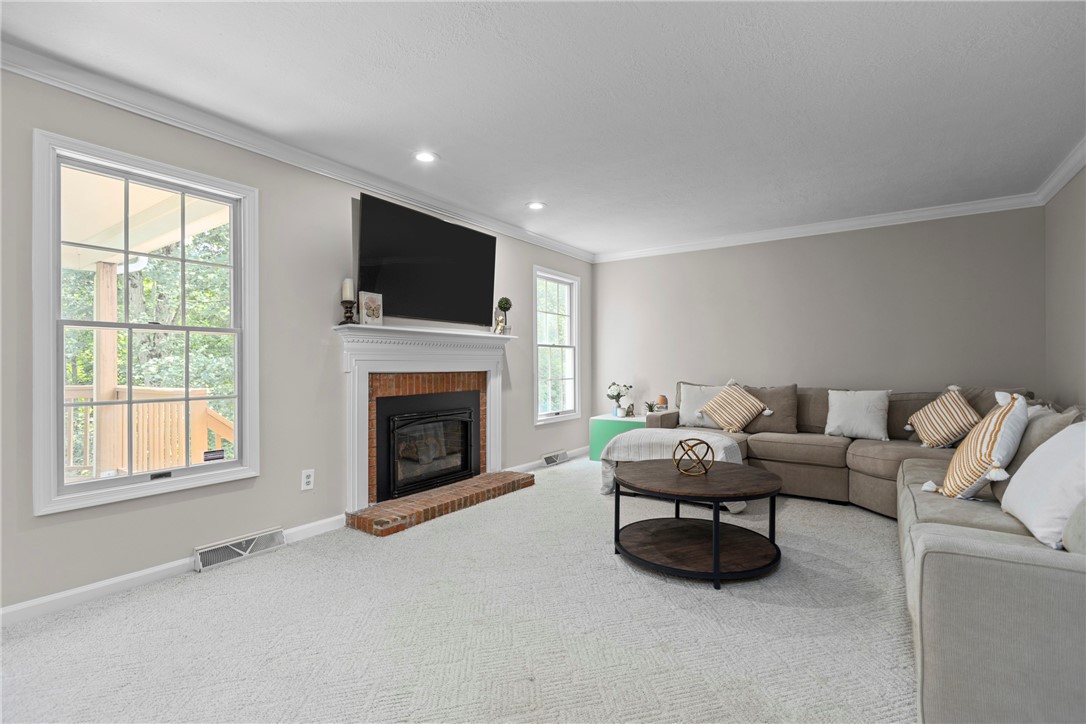 105 Village Dr