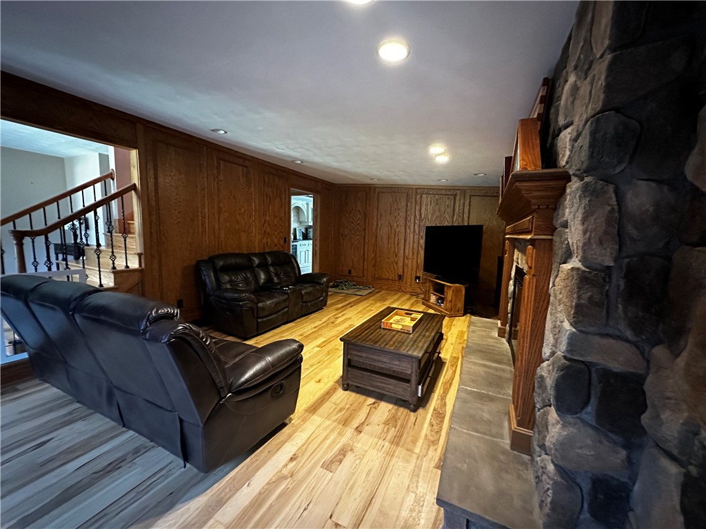 4870 Scott Dr