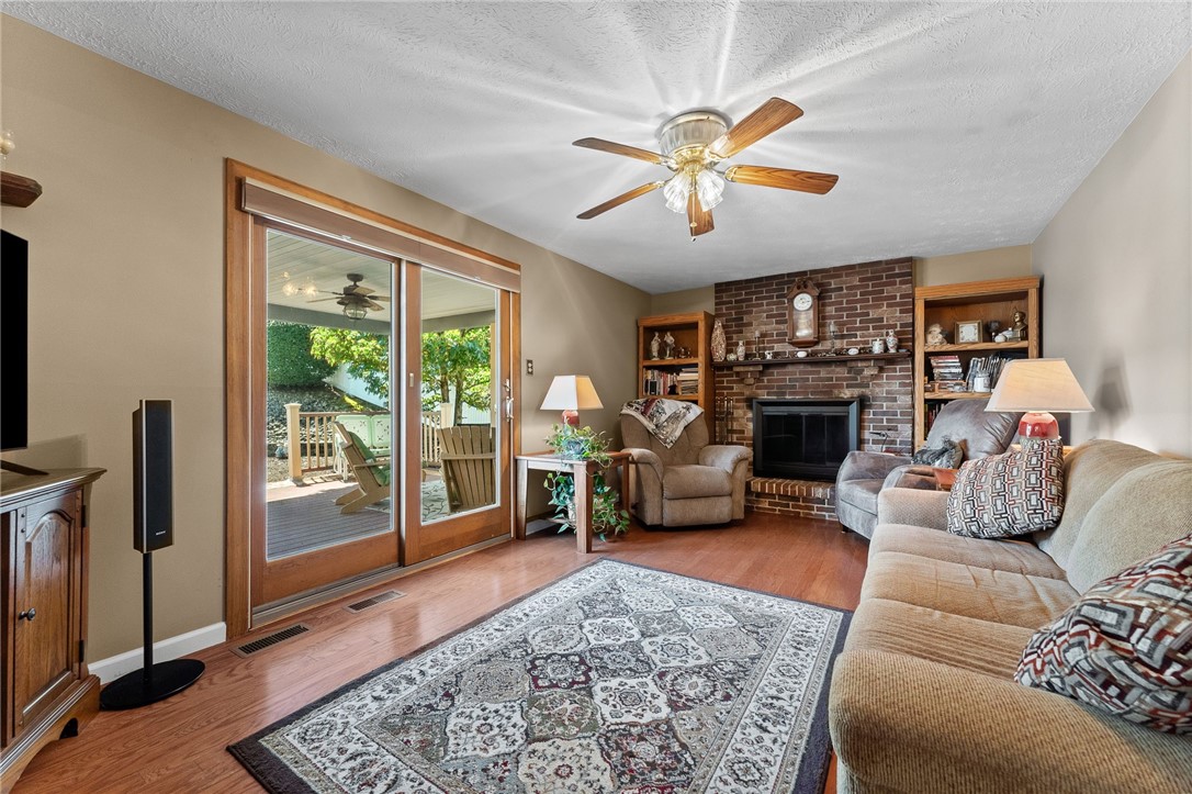 2977 Amy Drive