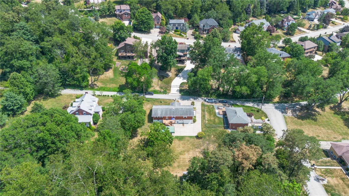 4020 W Lake Dr