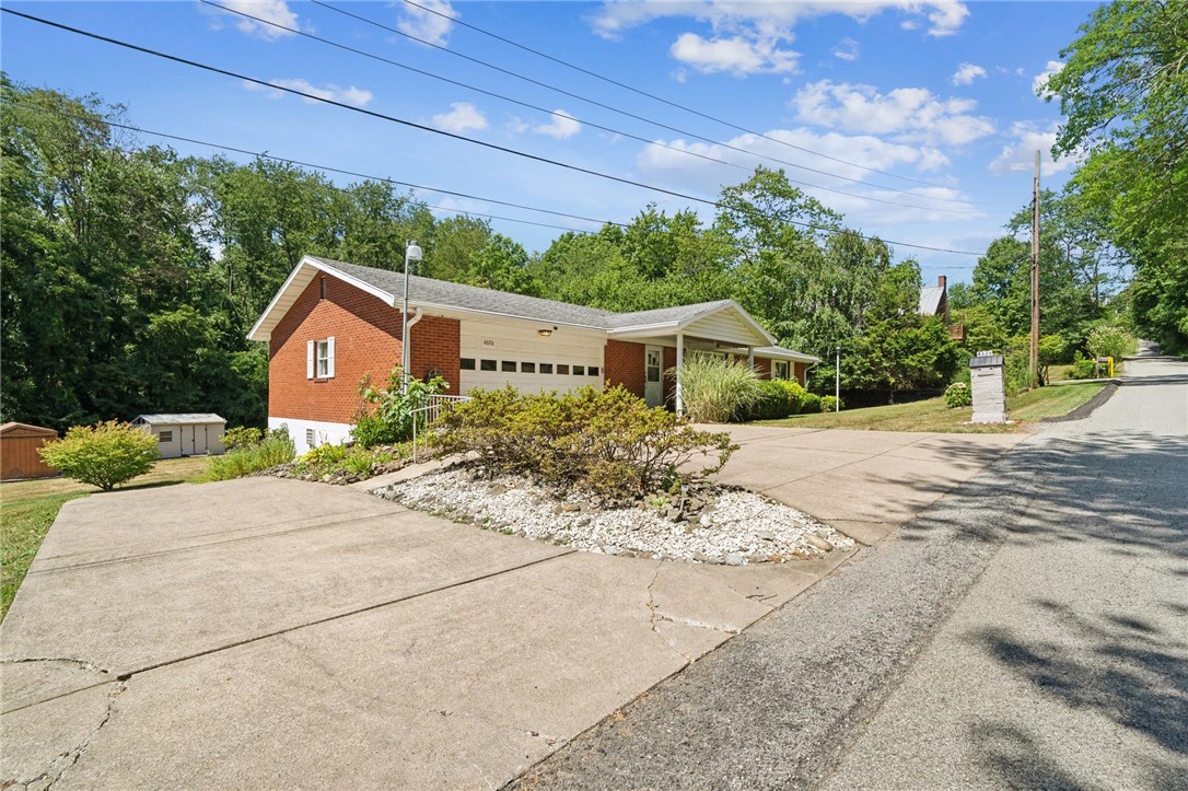 4020 W Lake Dr