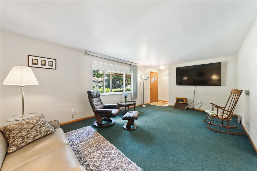 4020 W Lake Dr