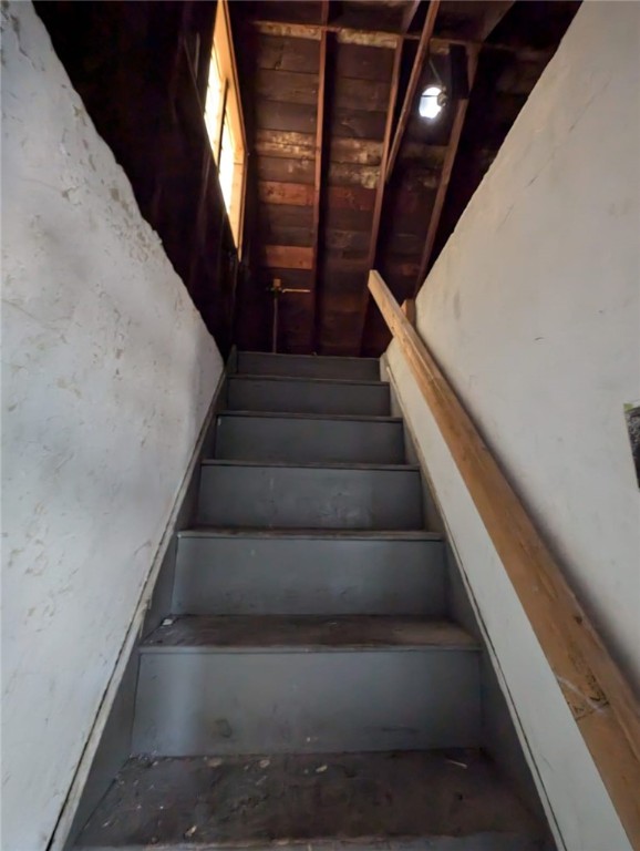 910 Edith St
