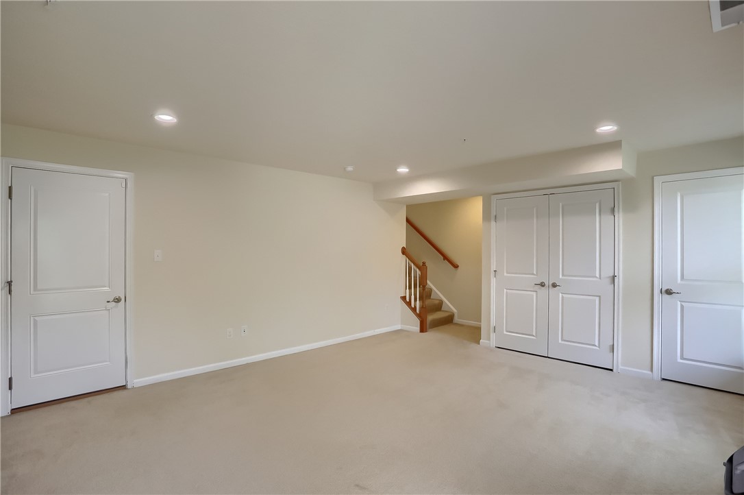 880 Beacon Ln