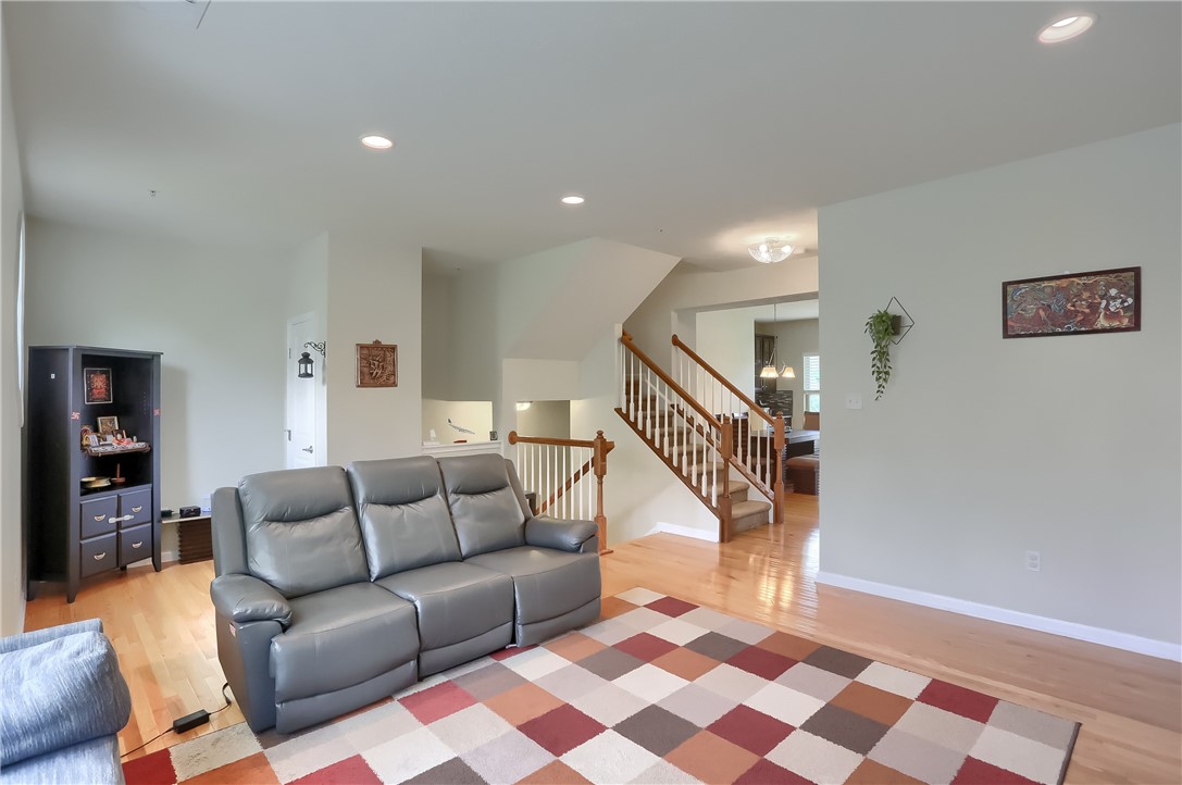 880 Beacon Ln