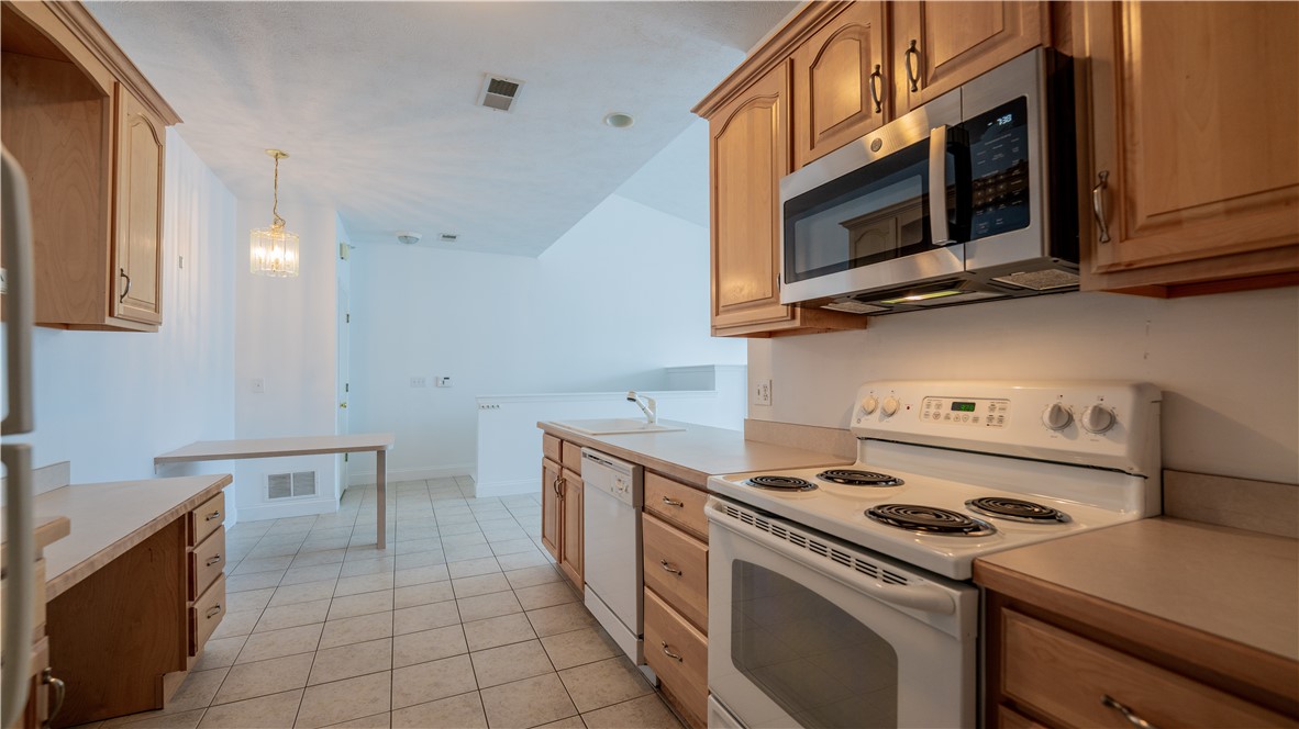 223 Adams Pointe Blvd 3