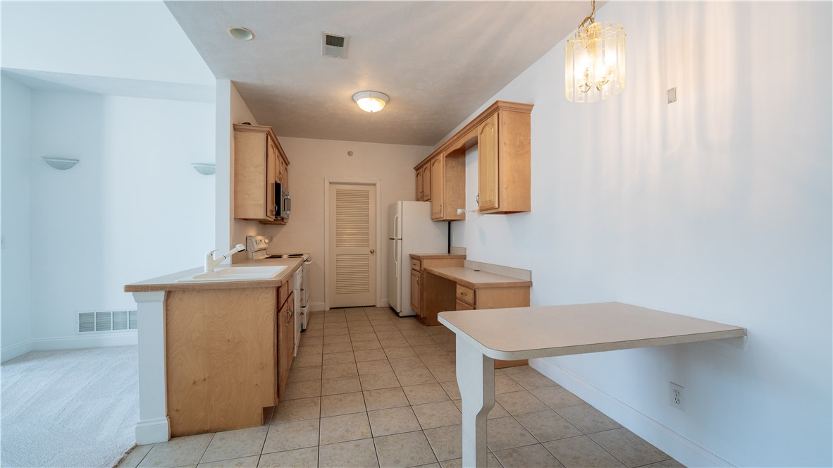 223 Adams Pointe Blvd 3