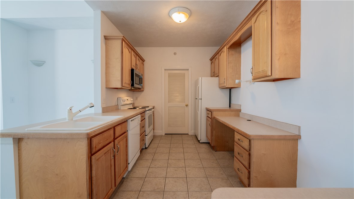 223 Adams Pointe Blvd 3