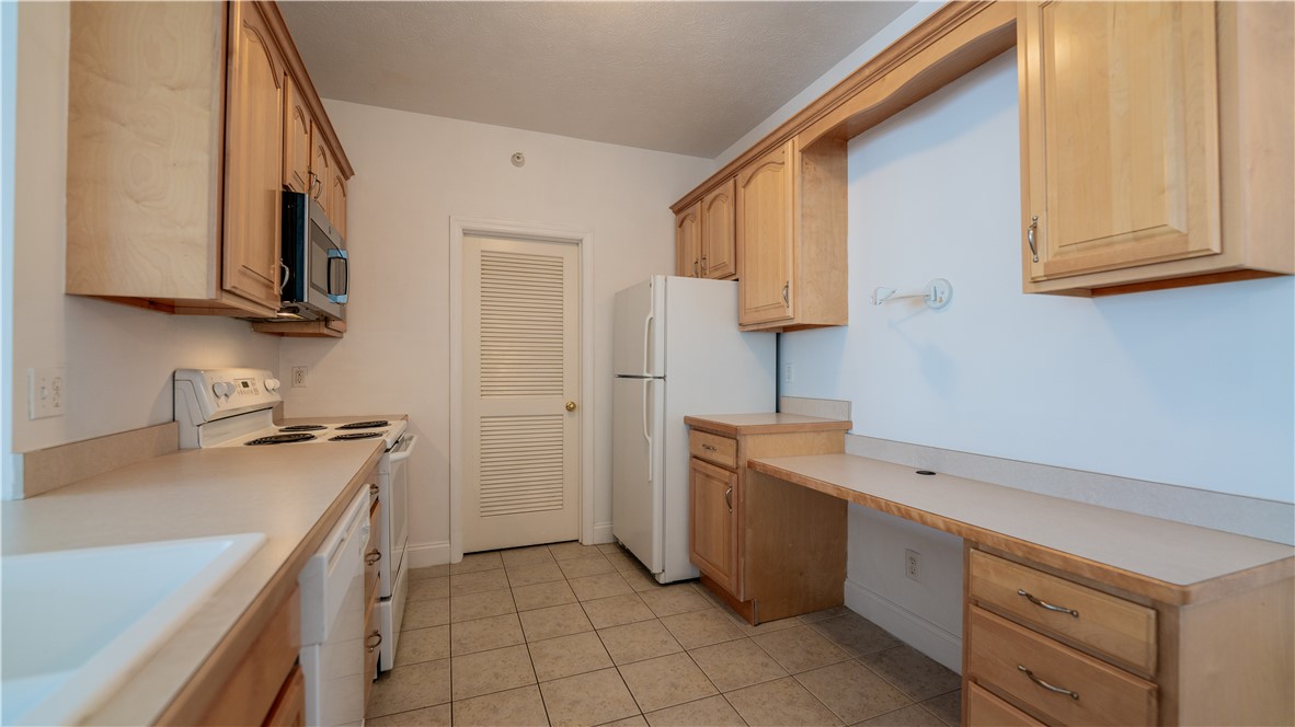 223 Adams Pointe Blvd 3
