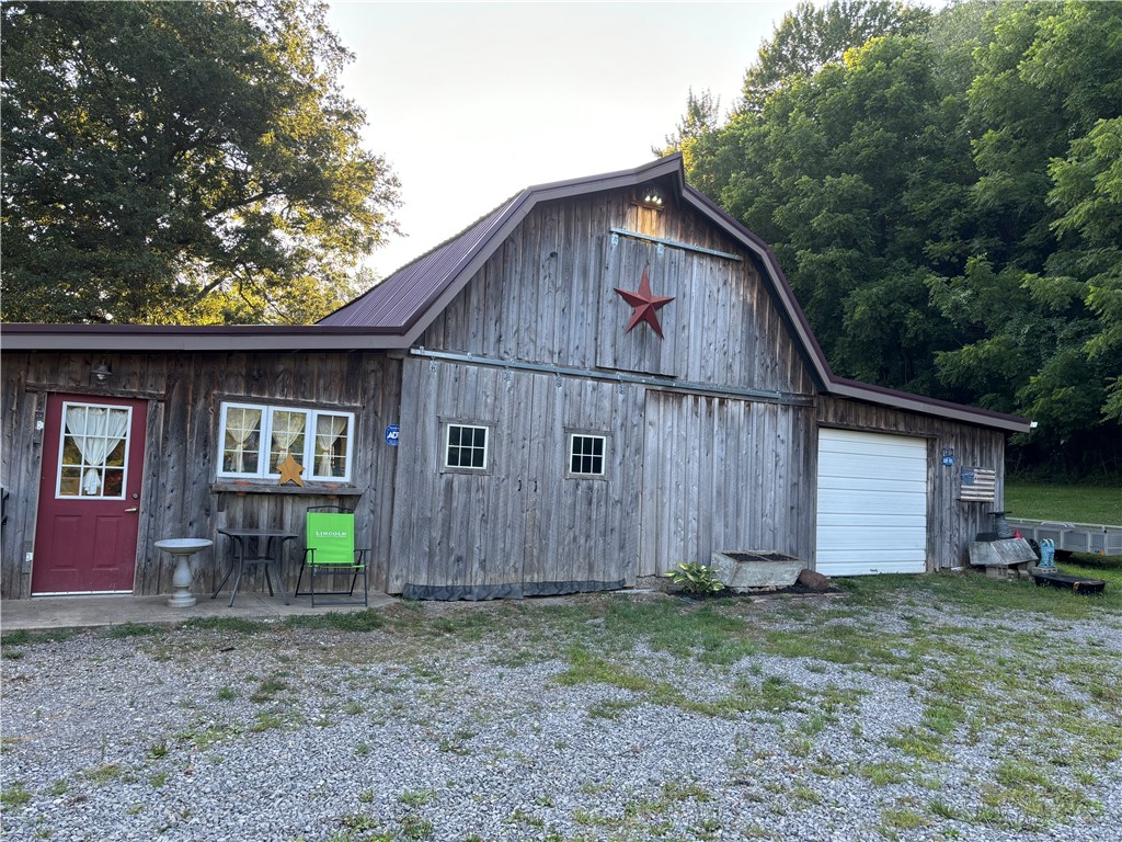 3607 Perry Highway