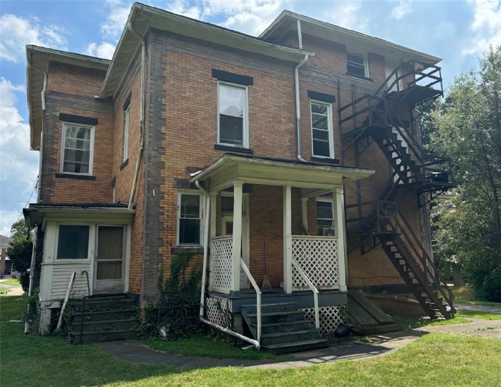 415 E Moody Ave