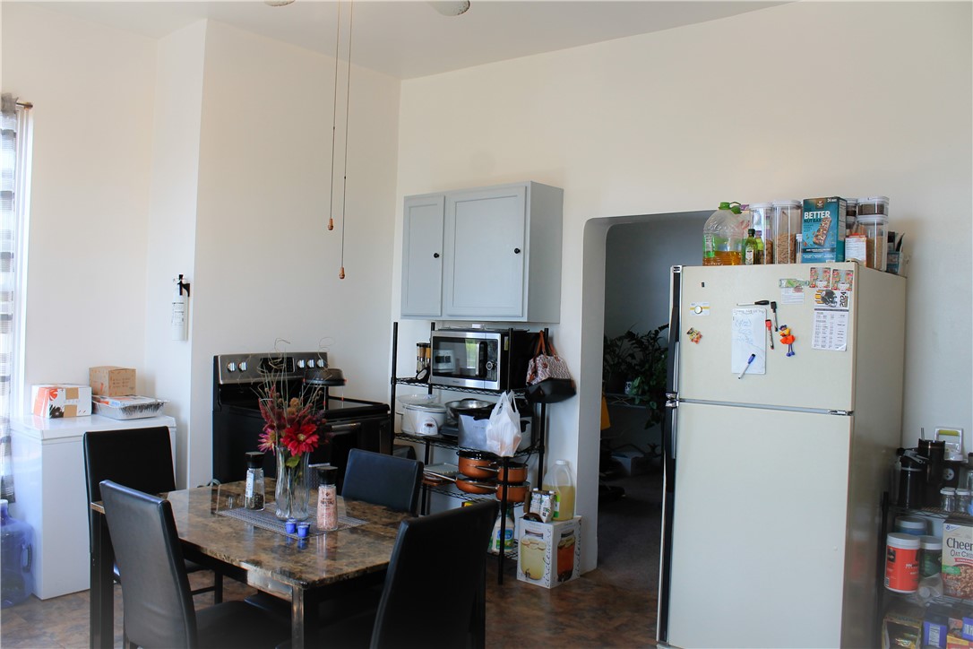 825 North Ave