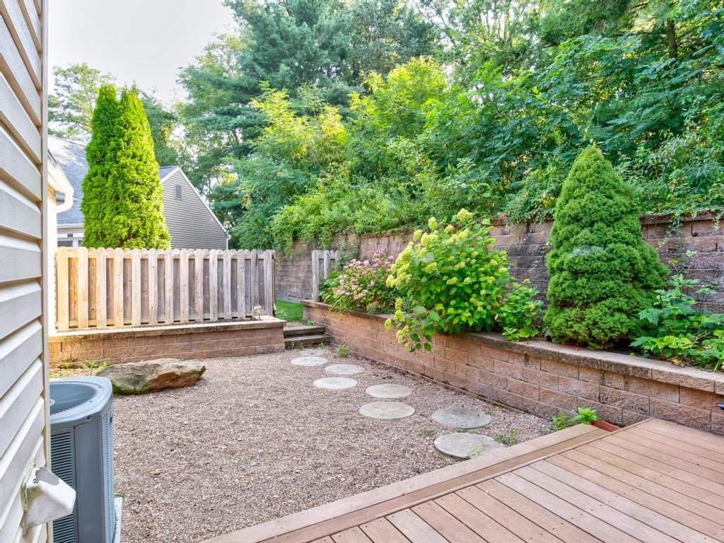 2584 Hunters Point Ct 34