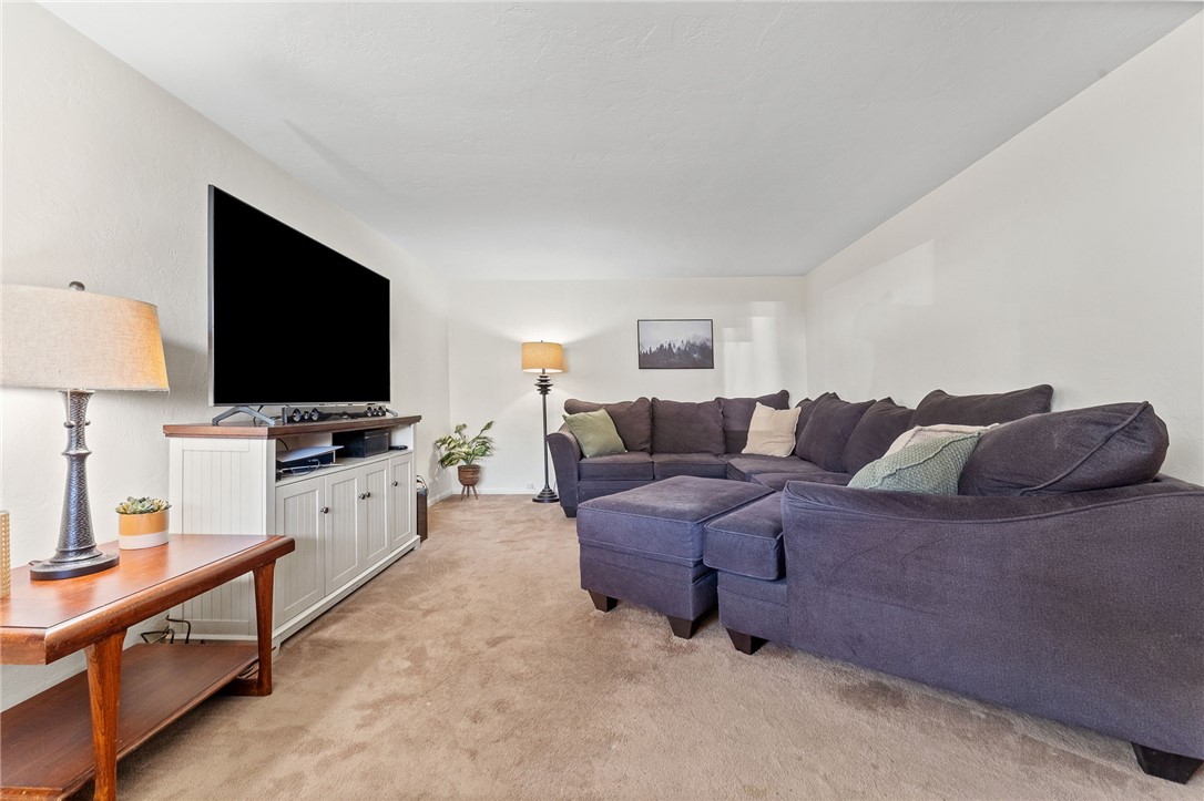366 2nd Ave