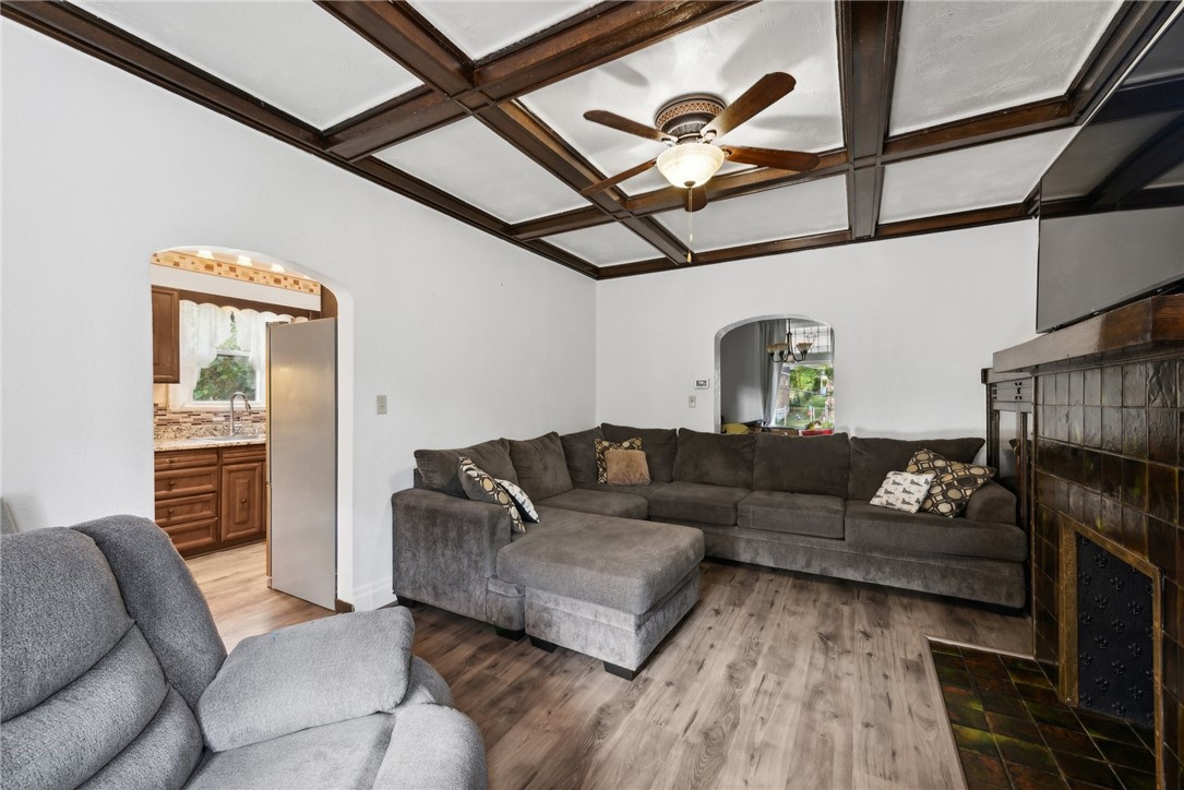 2808 Brentwood Ave