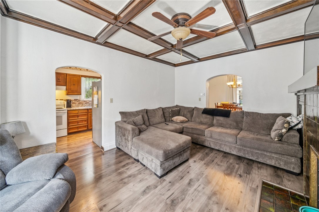2808 Brentwood Ave
