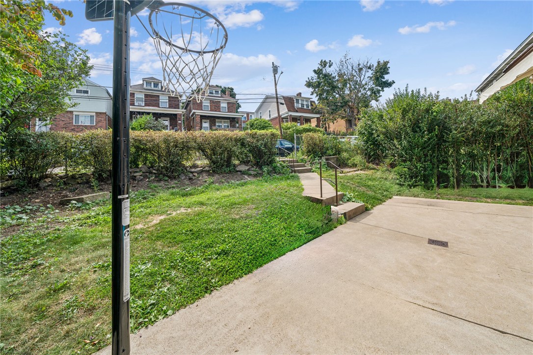2808 Brentwood Ave