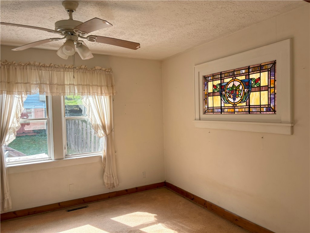 15 Beyrleye Ave