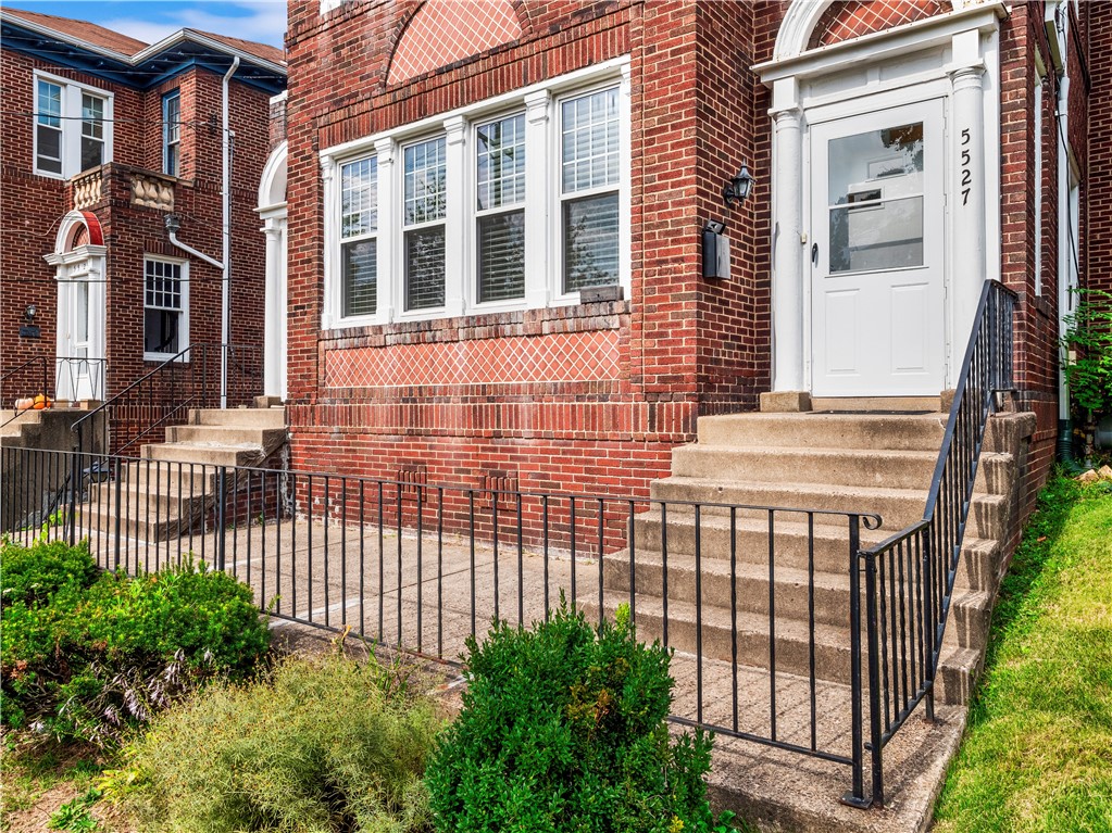 5525-5527 Bryant Street