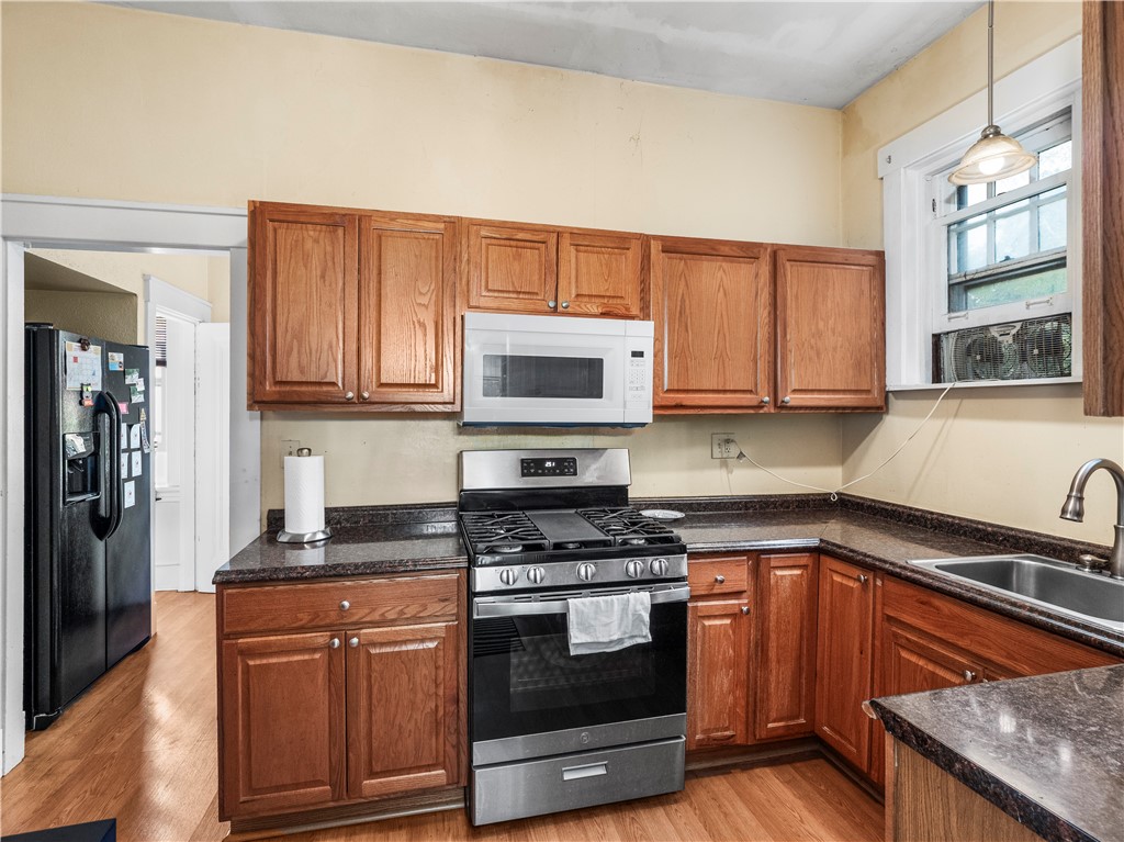 5525-5527 Bryant Street