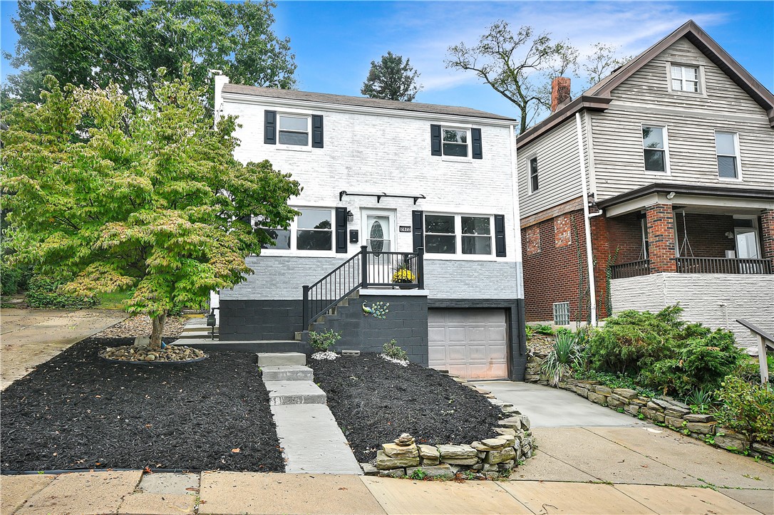 2822 Dwight Ave