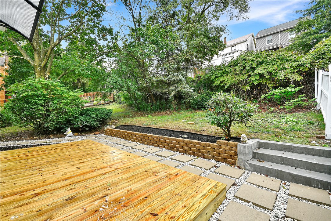 2822 Dwight Ave