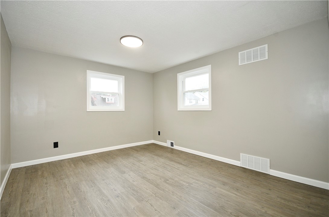 2822 Dwight Ave