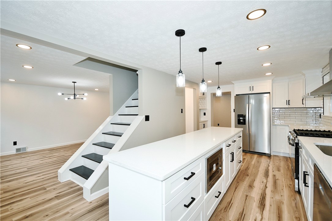 2822 Dwight Ave