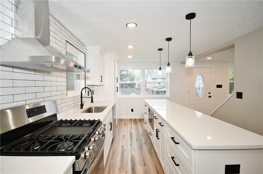 2822 Dwight Ave