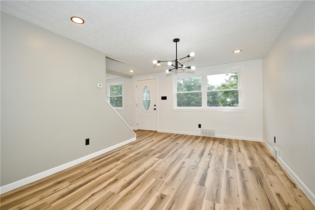 2822 Dwight Ave