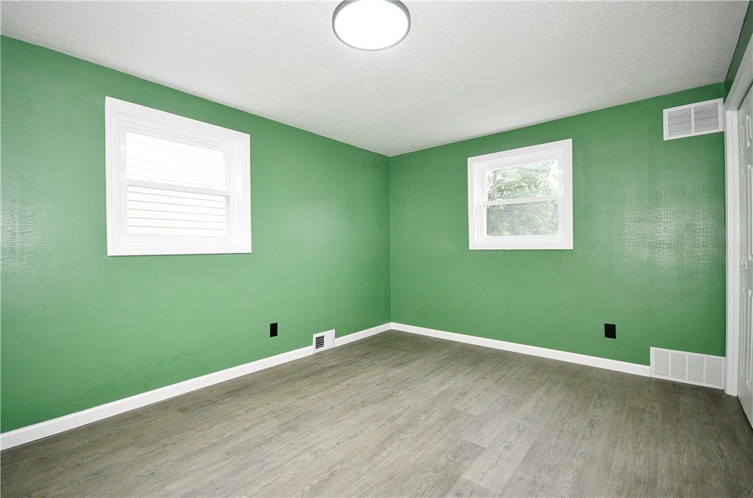 2822 Dwight Ave