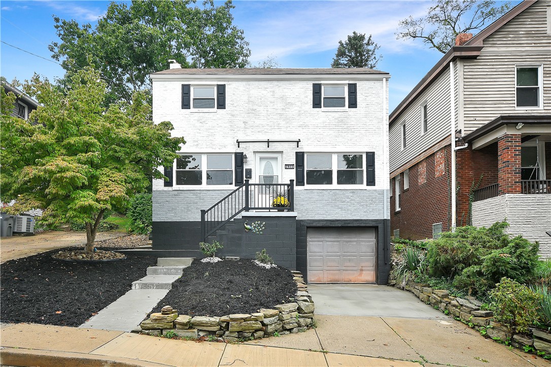 2822 Dwight Ave