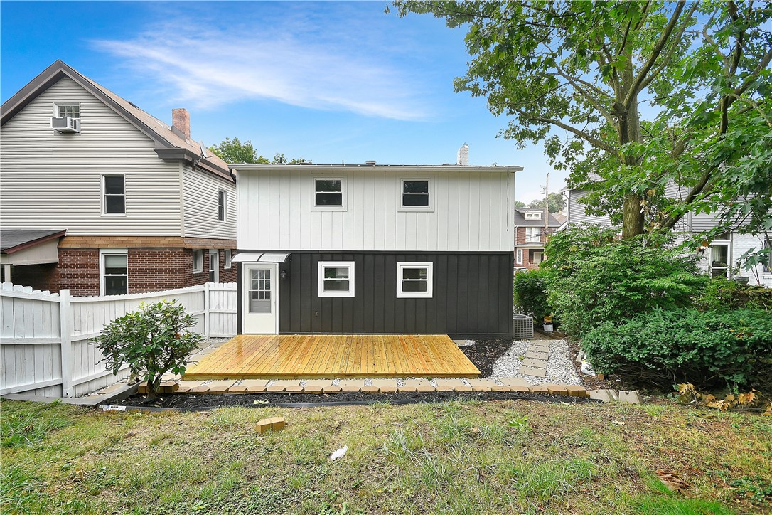 2822 Dwight Ave
