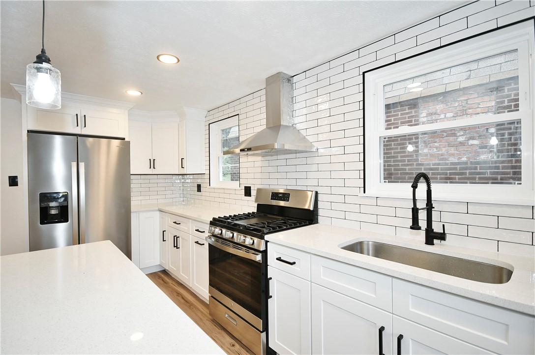 2822 Dwight Ave