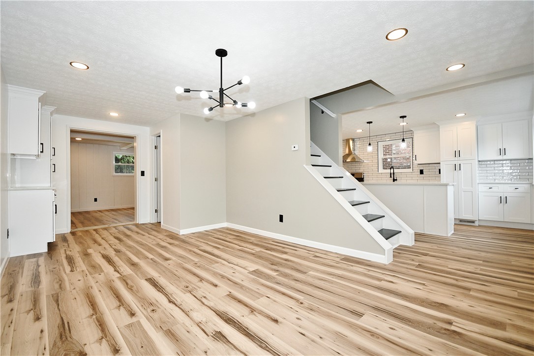 2822 Dwight Ave