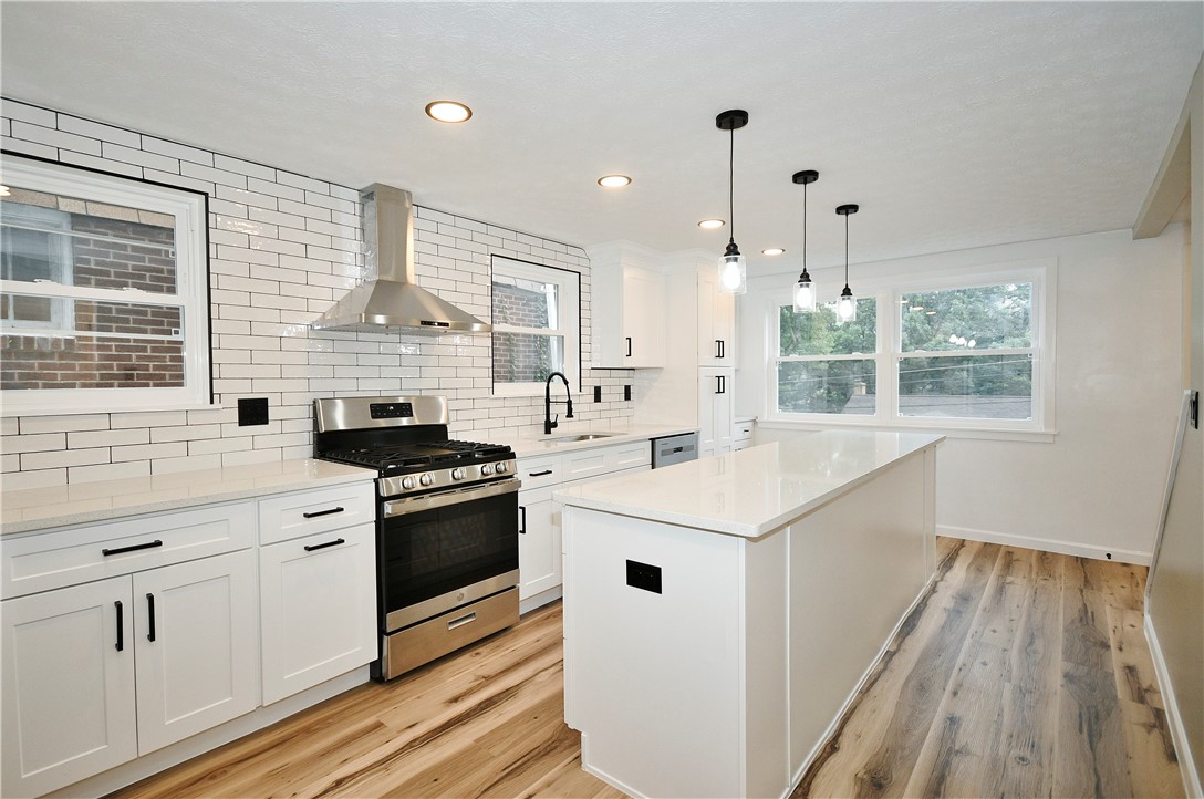 2822 Dwight Ave