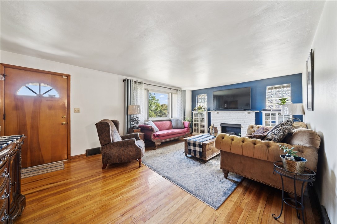 933 Braddock Rd