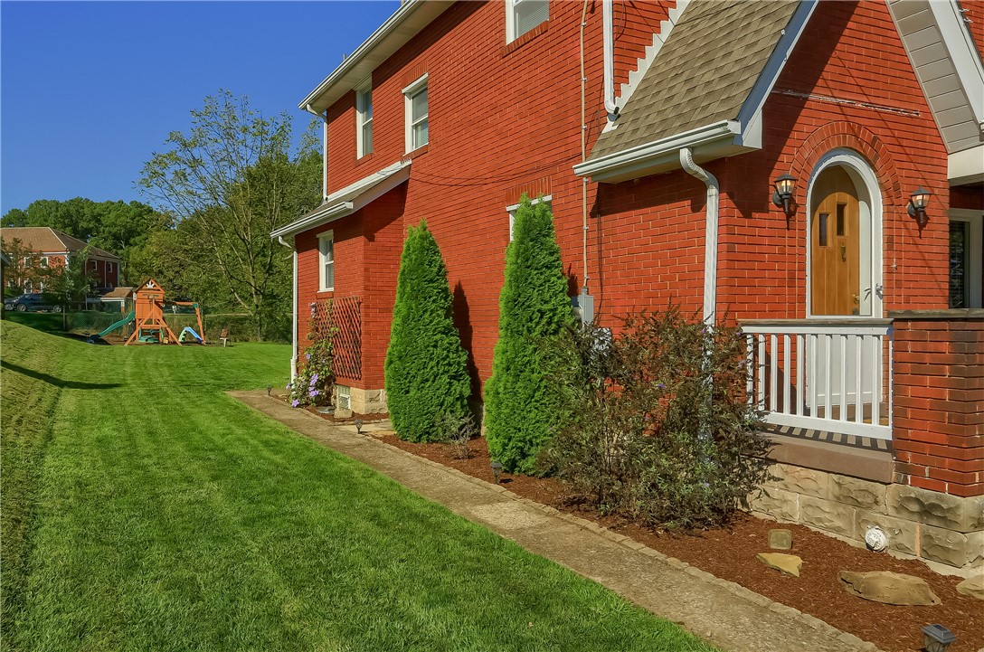 1319 Grandview Ave