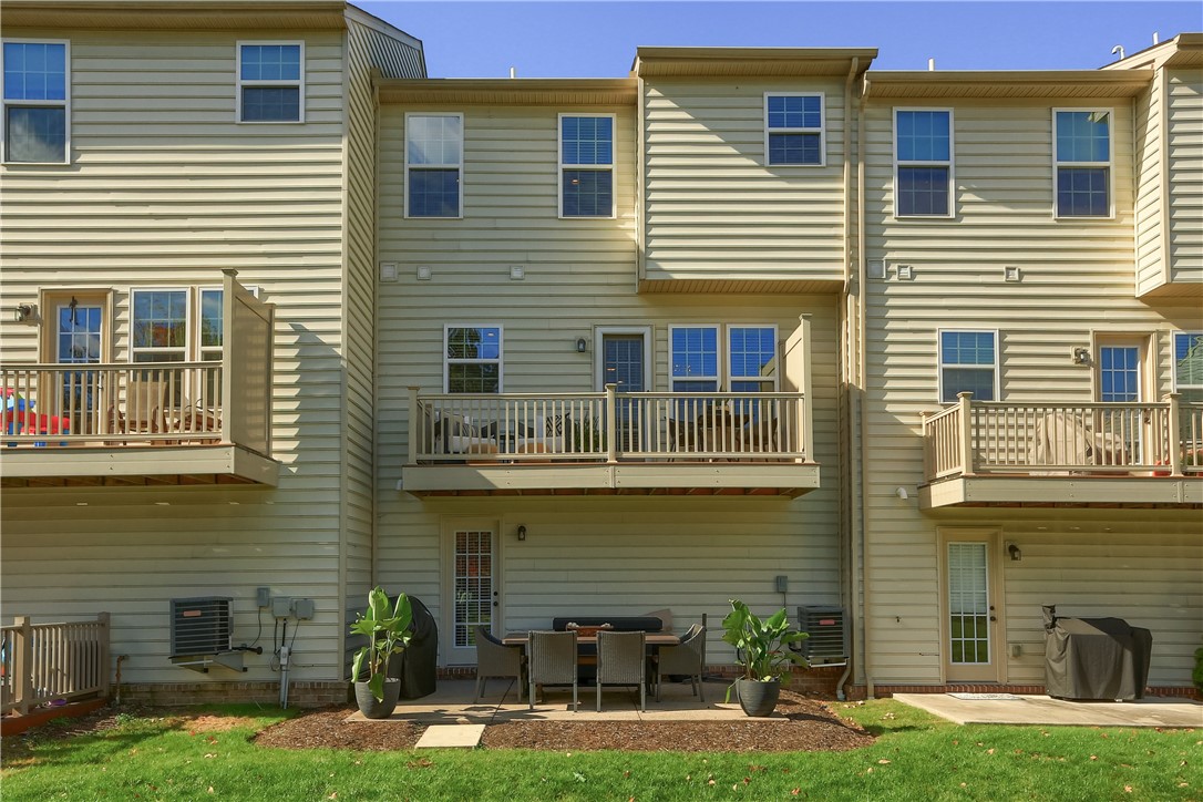 1204 Pointe View Dr
