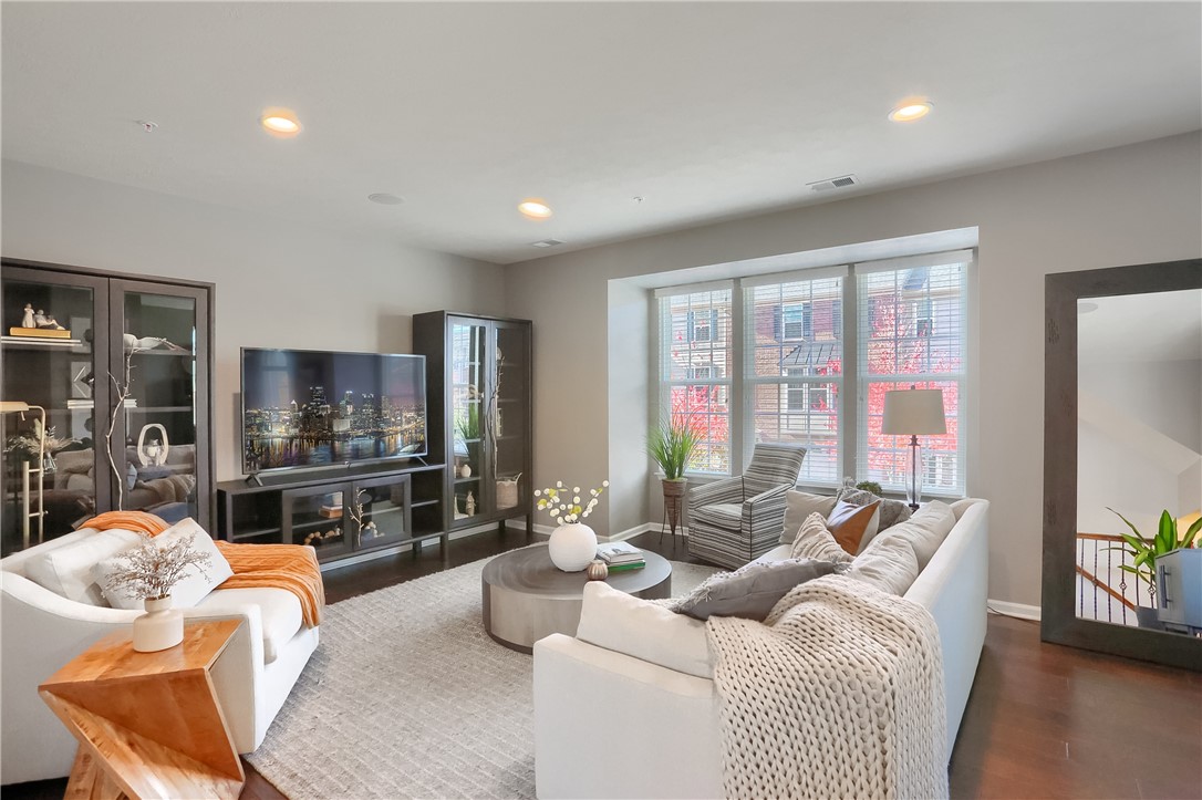1204 Pointe View Dr