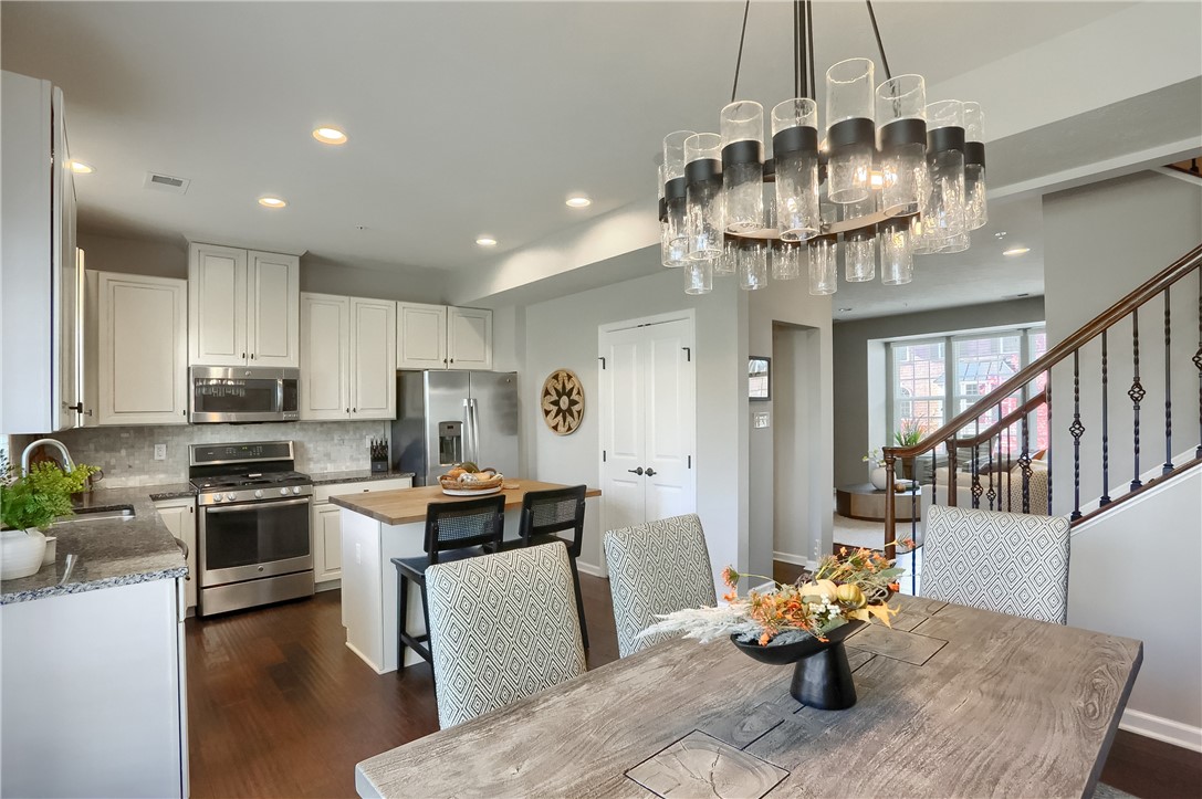 1204 Pointe View Dr